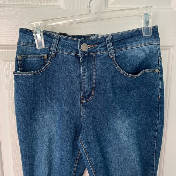 ❌$10❌🆕 A.W.J Distressed Stretch Jeans - Picture 4 of 7